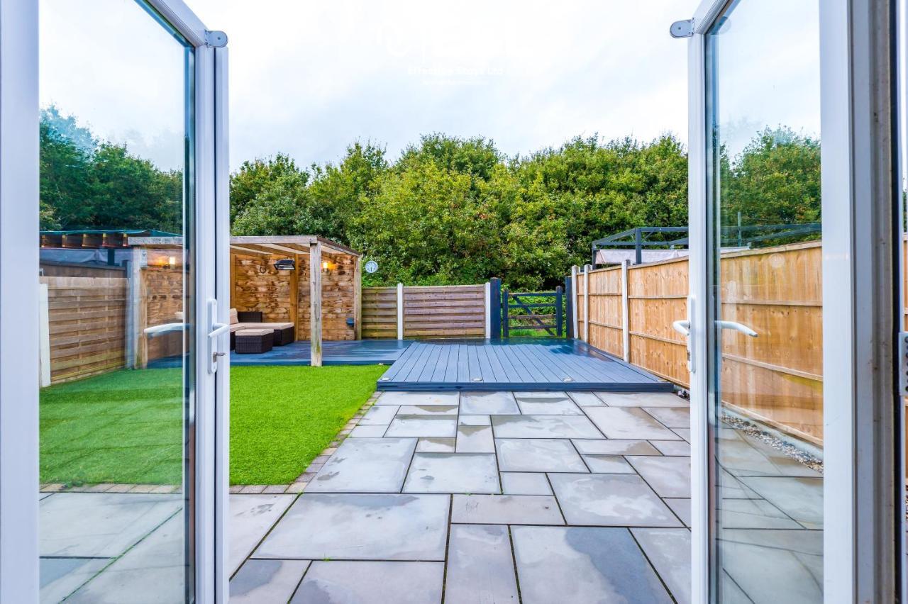 Garden View City Retreat Saughall Exterior photo